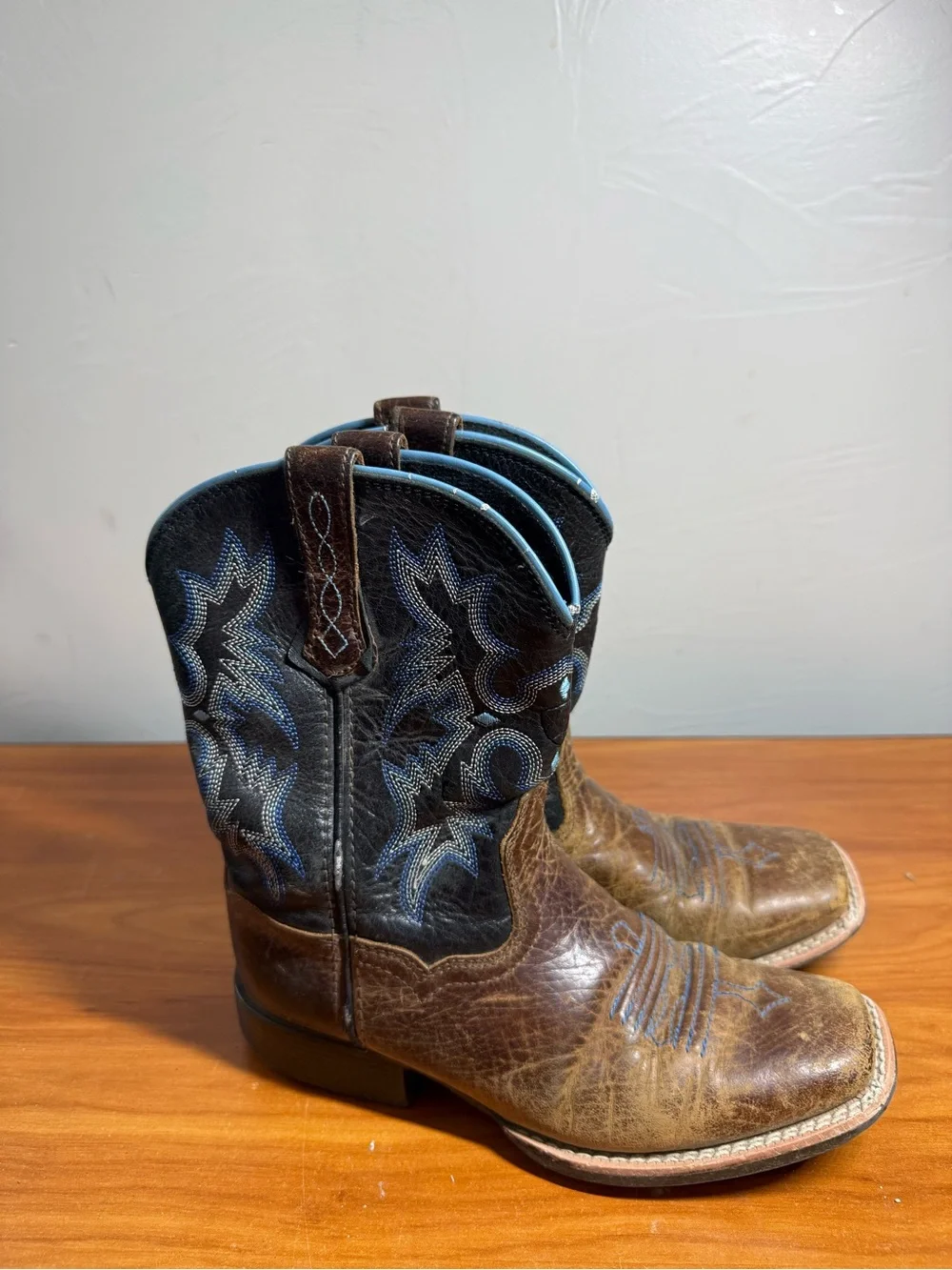 Ariat Kids' Boys Tombstone Western Boot Cowboy Brown Blue Black Detail Big Kid 1